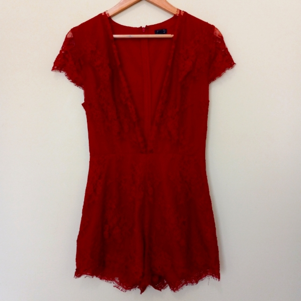 NBD  womens red deep v neck lace shorts romoer party size Small